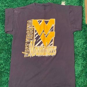 Vintage 90s West Virginia mountaineers T-shirt